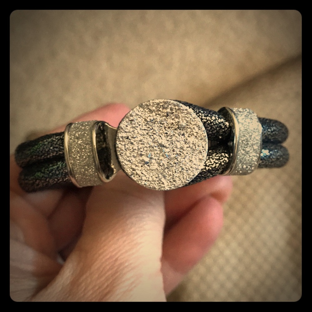 Black and silver glittery snap bracelet- NEW!